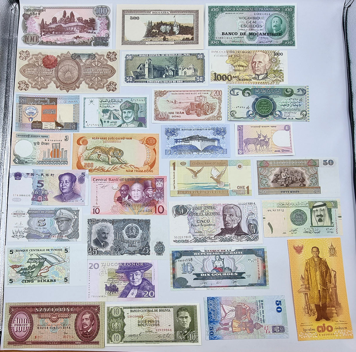 Świat - Irak, Wietnam, Brazylia, Mozambik, Paru, Rumunia, Butan, Sudan, Lesoto, Zair, Argentyna, Tunezja, Haiti, Boliwia, Węgry, Meksyk, zestaw 29 sztuk
